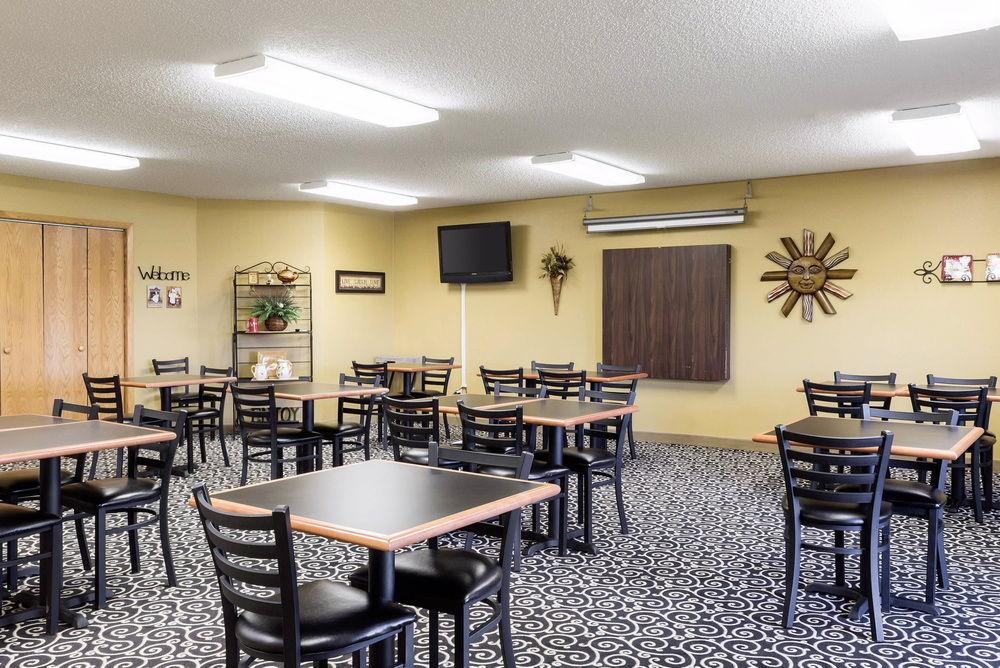 Quality Inn & Suites Watertown Near Prairie Lakes Ice Arena المظهر الخارجي الصورة
