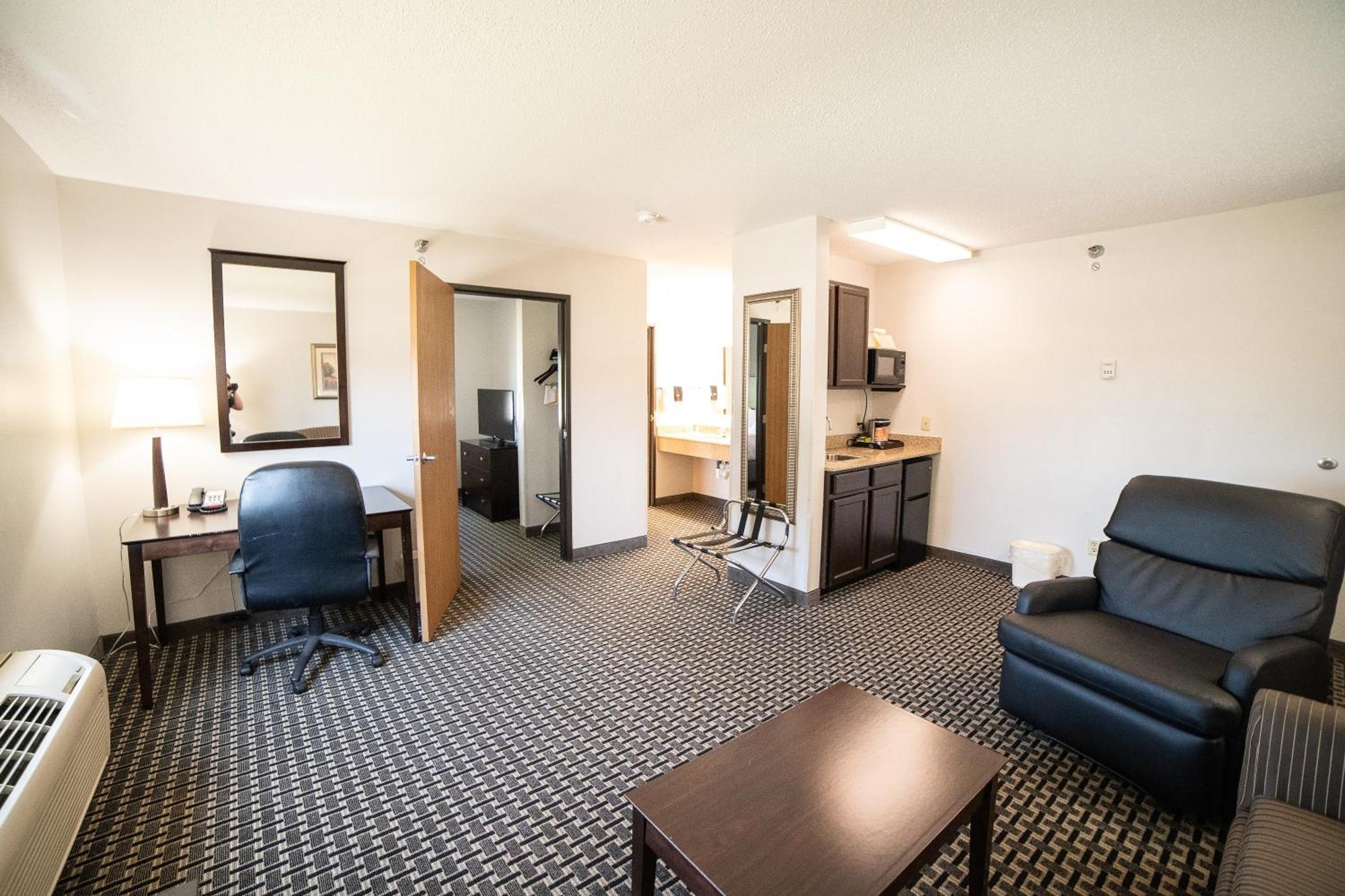 Quality Inn & Suites Watertown Near Prairie Lakes Ice Arena المظهر الخارجي الصورة