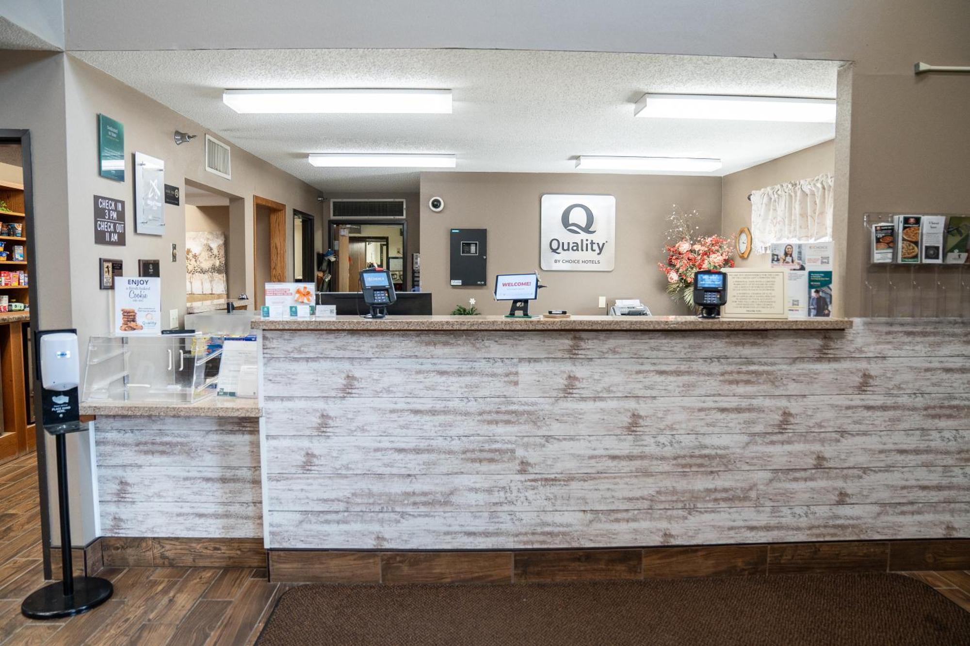 Quality Inn & Suites Watertown Near Prairie Lakes Ice Arena المظهر الخارجي الصورة