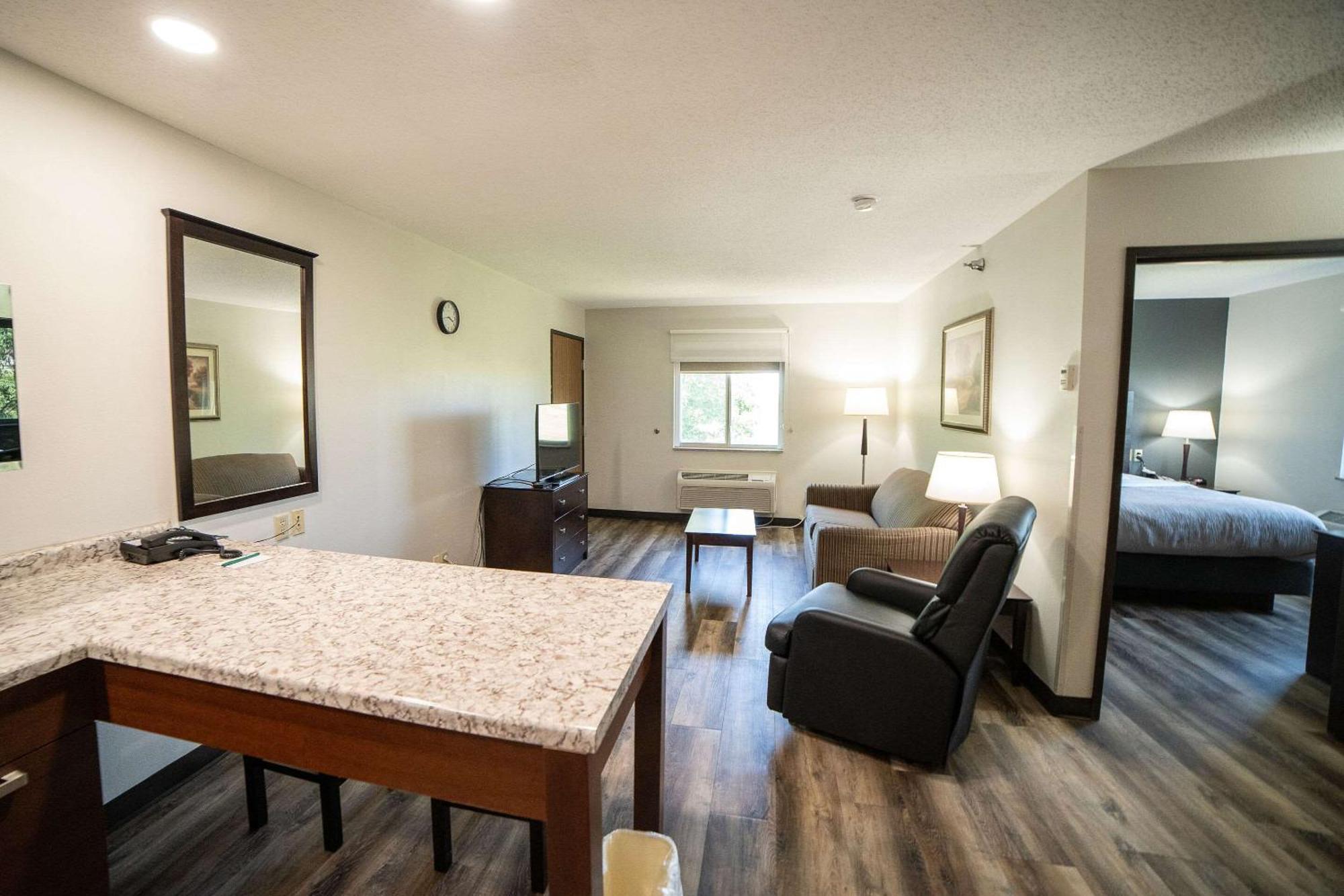 Quality Inn & Suites Watertown Near Prairie Lakes Ice Arena المظهر الخارجي الصورة