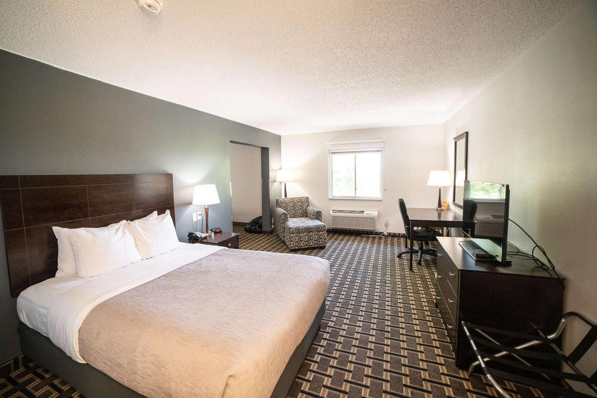 Quality Inn & Suites Watertown Near Prairie Lakes Ice Arena المظهر الخارجي الصورة