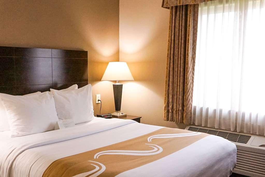 Quality Inn & Suites Watertown Near Prairie Lakes Ice Arena الغرفة الصورة