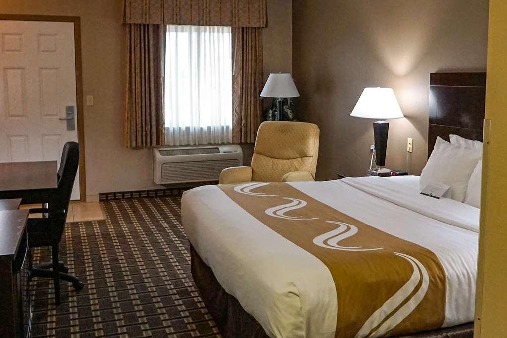 Quality Inn & Suites Watertown Near Prairie Lakes Ice Arena الغرفة الصورة