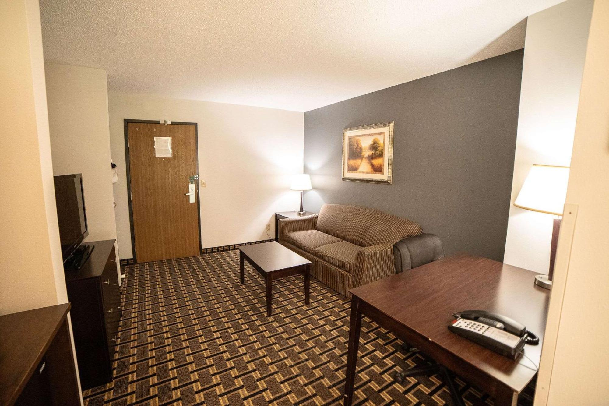 Quality Inn & Suites Watertown Near Prairie Lakes Ice Arena المظهر الخارجي الصورة