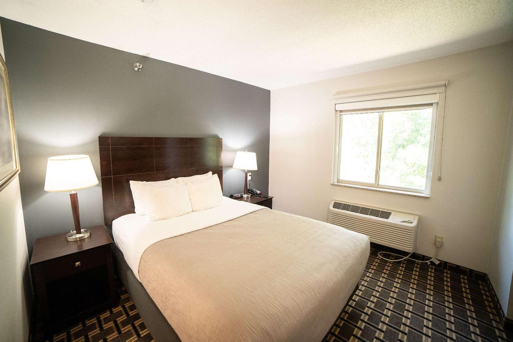 Quality Inn & Suites Watertown Near Prairie Lakes Ice Arena المظهر الخارجي الصورة
