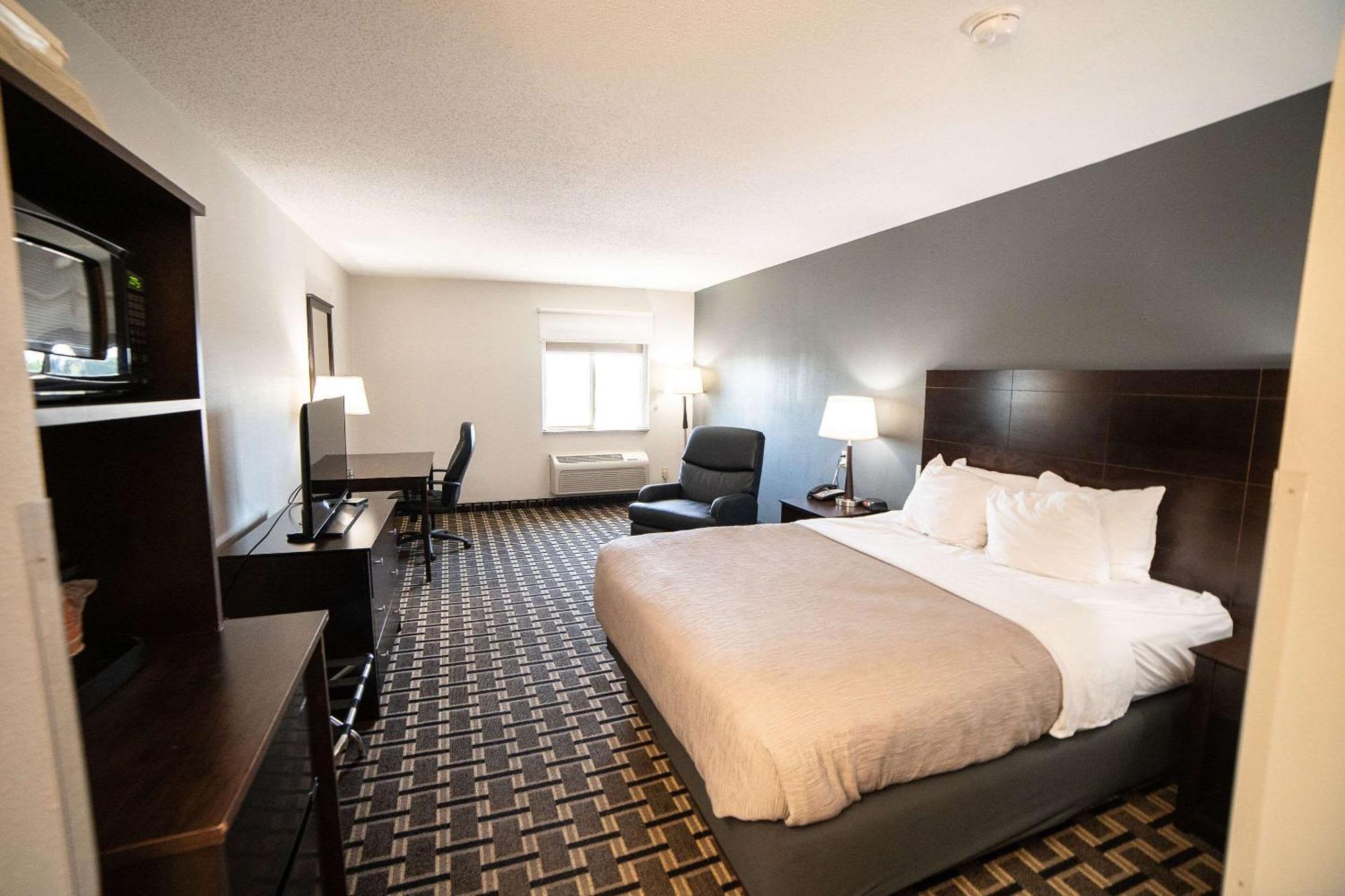Quality Inn & Suites Watertown Near Prairie Lakes Ice Arena المظهر الخارجي الصورة